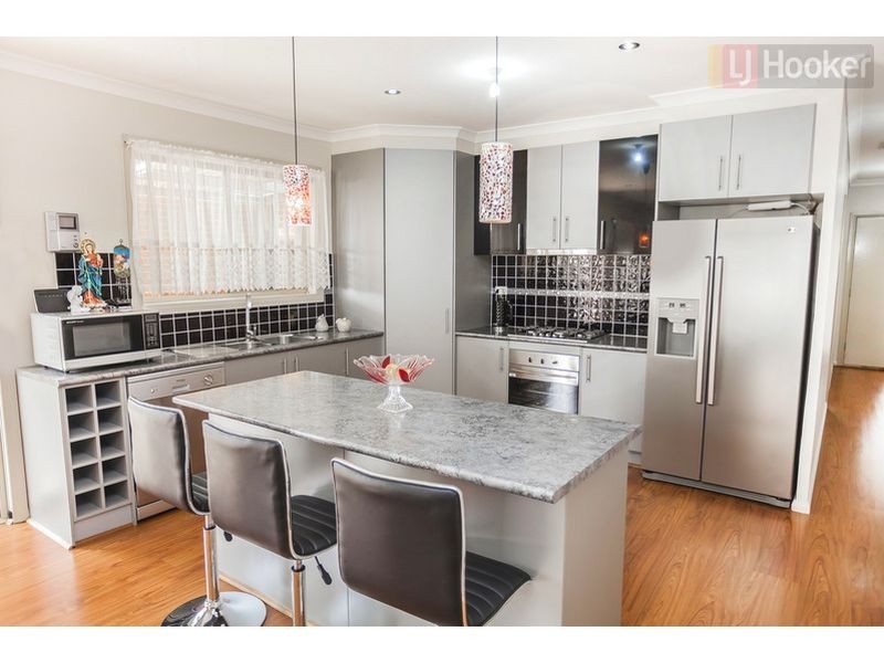 11 Malabar Street, Roxburgh Park VIC 3064