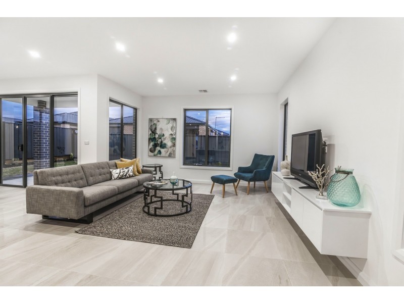 21 Mountleigh Circuit, Craigieburn VIC 3064