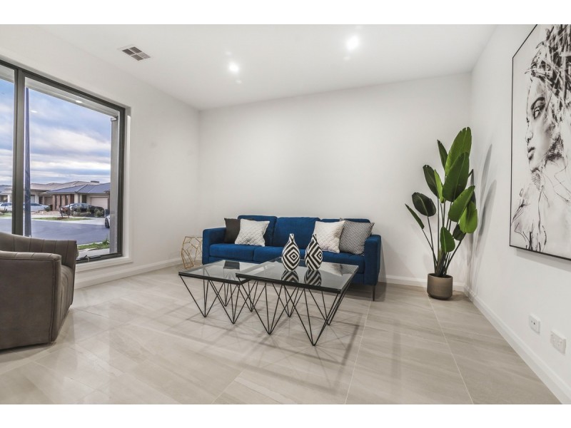 21 Mountleigh Circuit, Craigieburn VIC 3064