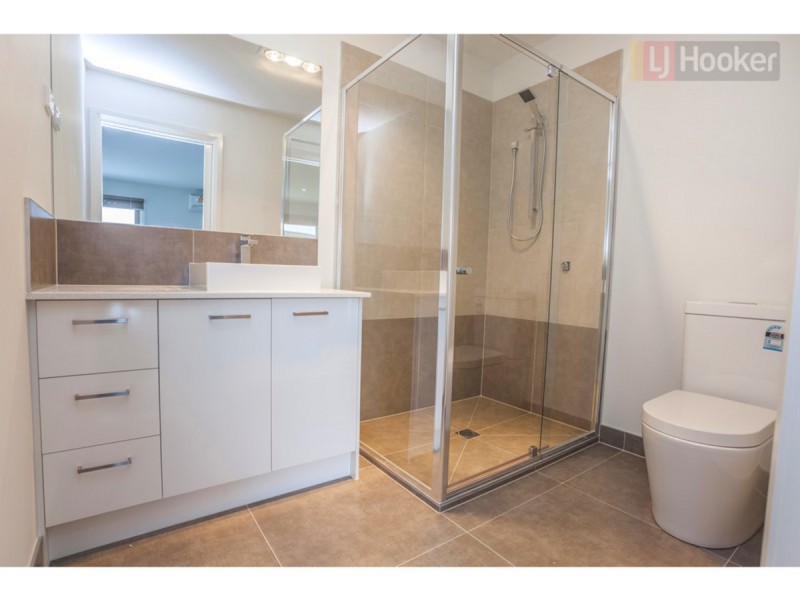 2 Saint Road, Craigieburn VIC 3064