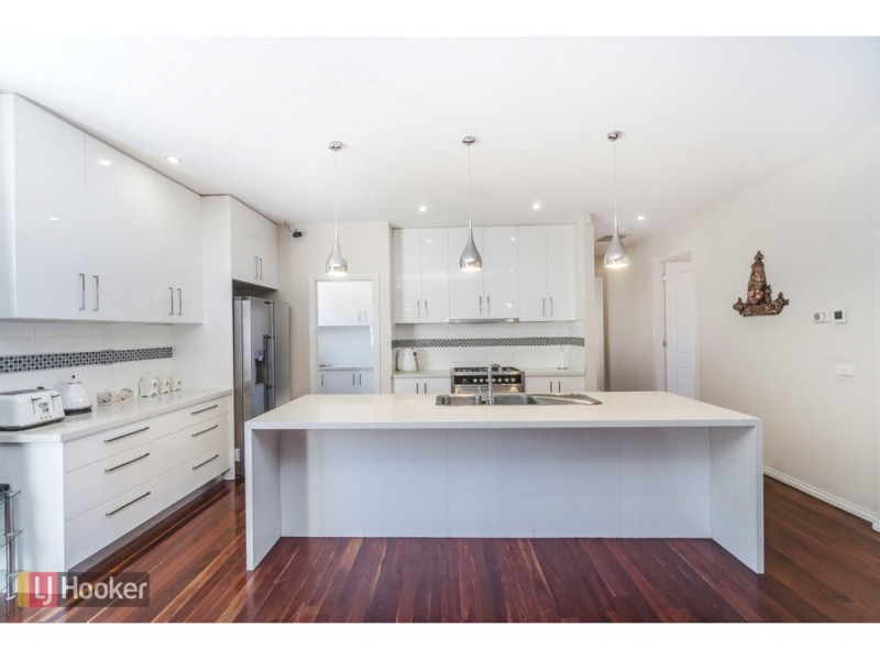 4 Hedges Street, Craigieburn VIC 3064