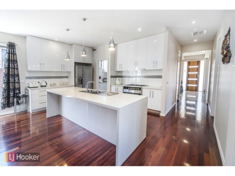 4 Hedges Street, Craigieburn VIC 3064