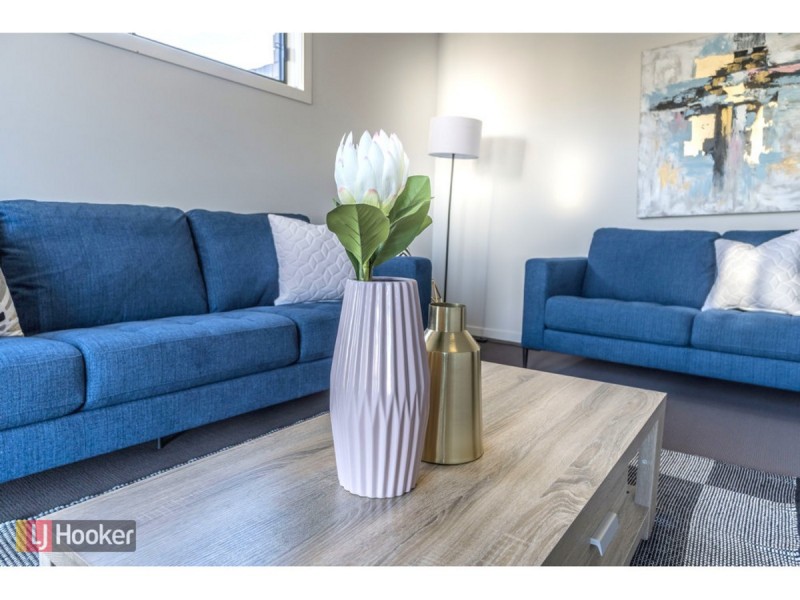 18 Leveque Loop, Craigieburn VIC 3064