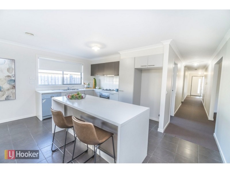 18 Leveque Loop, Craigieburn VIC 3064