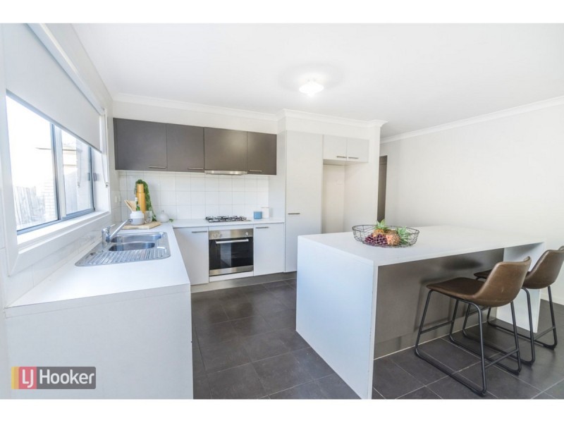 18 Leveque Loop, Craigieburn VIC 3064