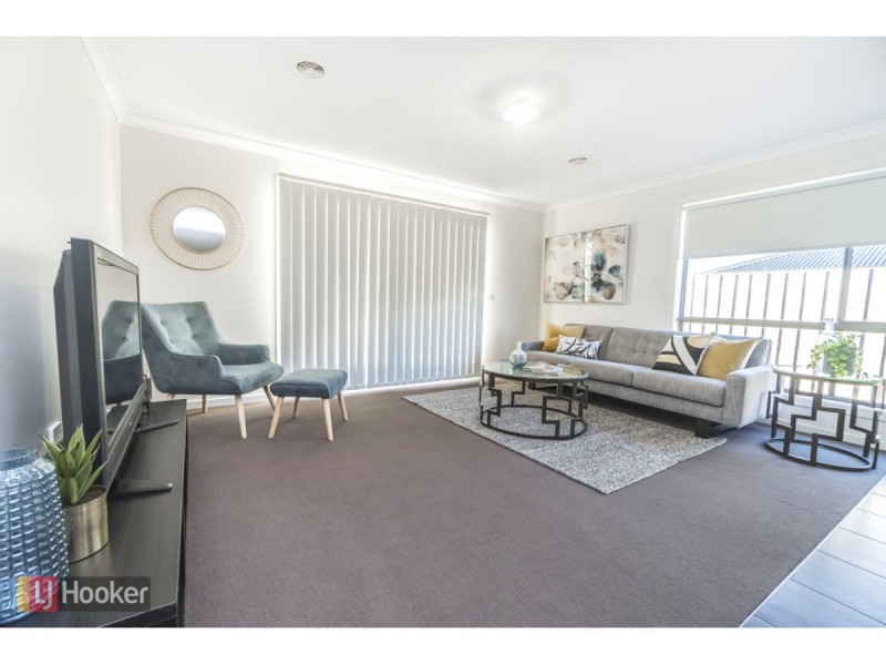 18 Leveque Loop, Craigieburn VIC 3064