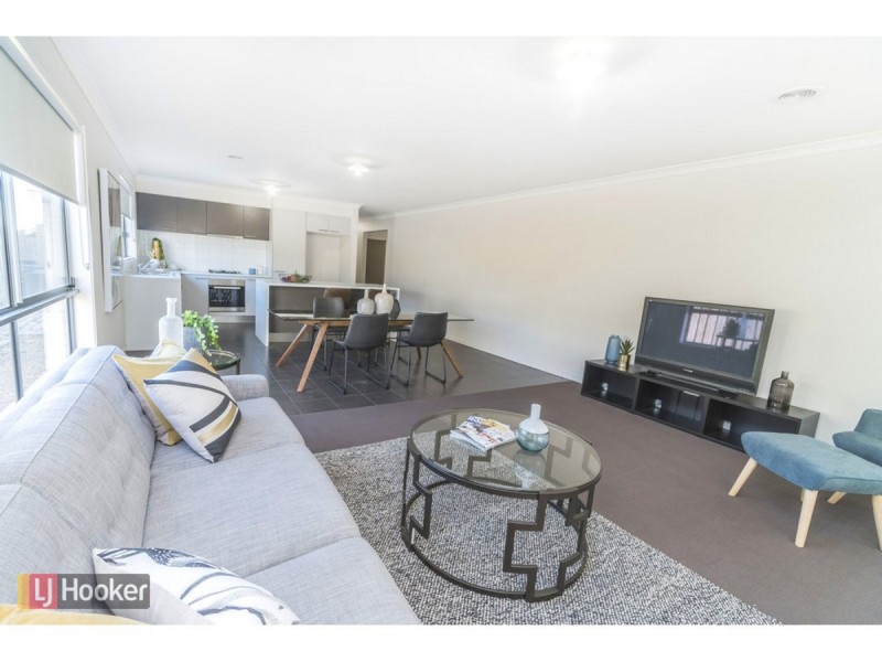 18 Leveque Loop, Craigieburn VIC 3064