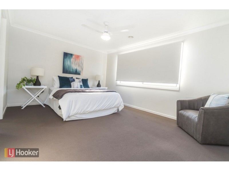 18 Leveque Loop, Craigieburn VIC 3064