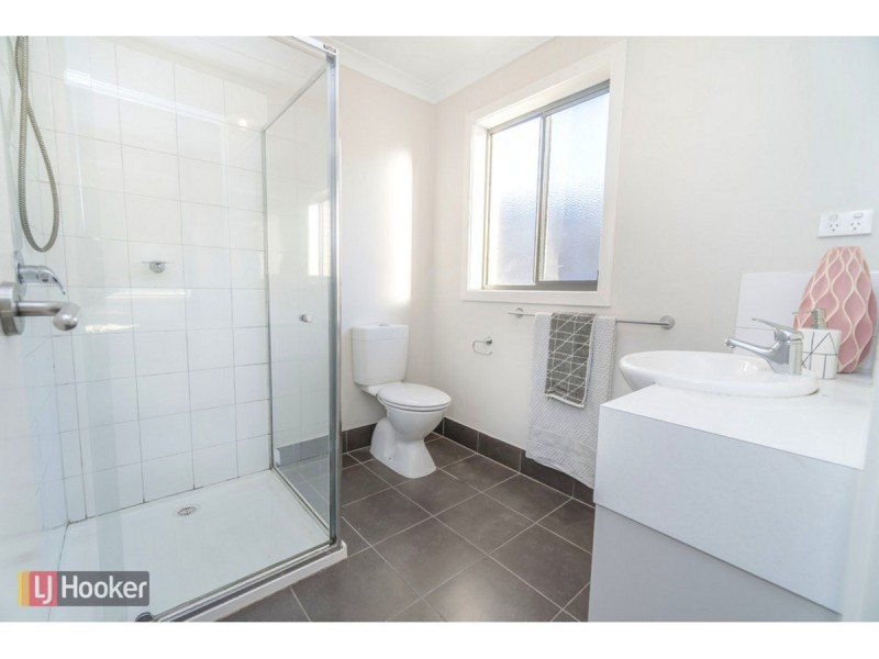 18 Leveque Loop, Craigieburn VIC 3064