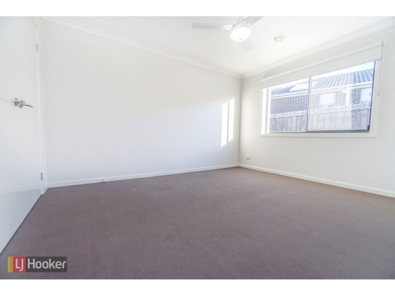 18 Leveque Loop, Craigieburn VIC 3064