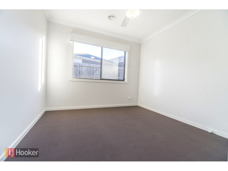 18 Leveque Loop, Craigieburn VIC 3064