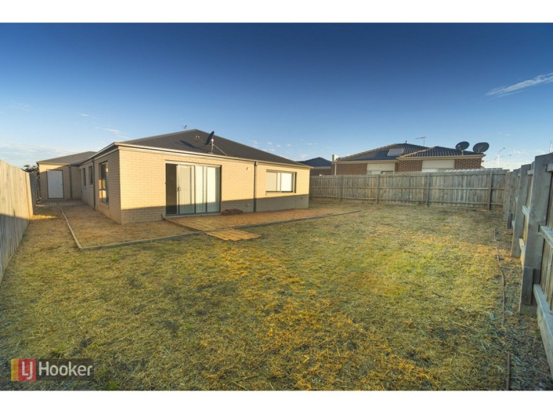 18 Leveque Loop, Craigieburn VIC 3064