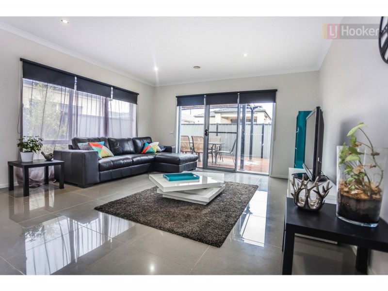 18 Black Wattle Avenue, Craigieburn VIC 3064