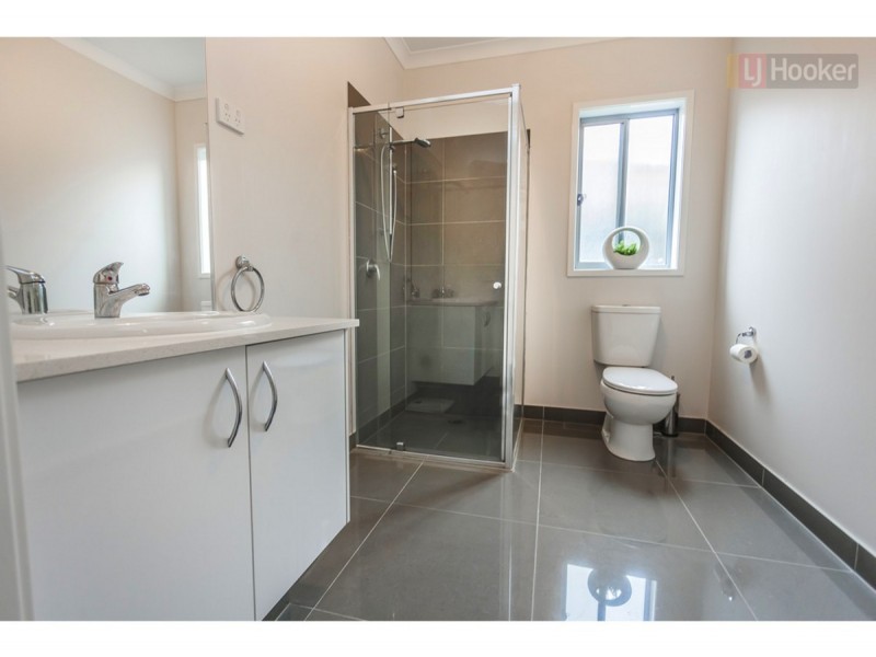 18 Black Wattle Avenue, Craigieburn VIC 3064