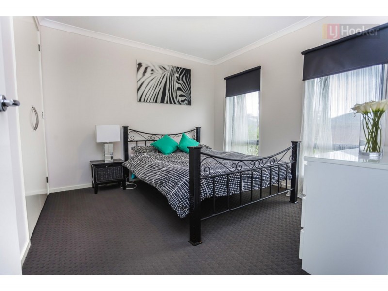 18 Black Wattle Avenue, Craigieburn VIC 3064