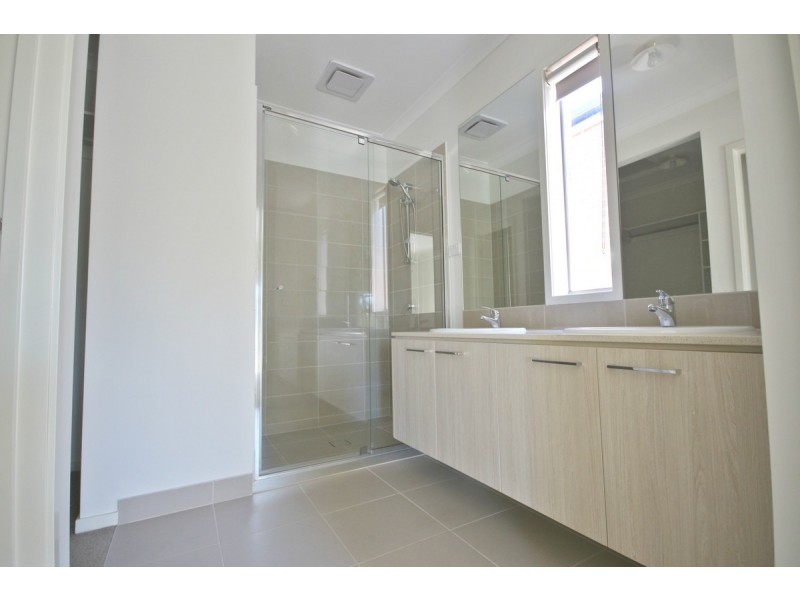 16 Degrave Street, Mickleham VIC 3064