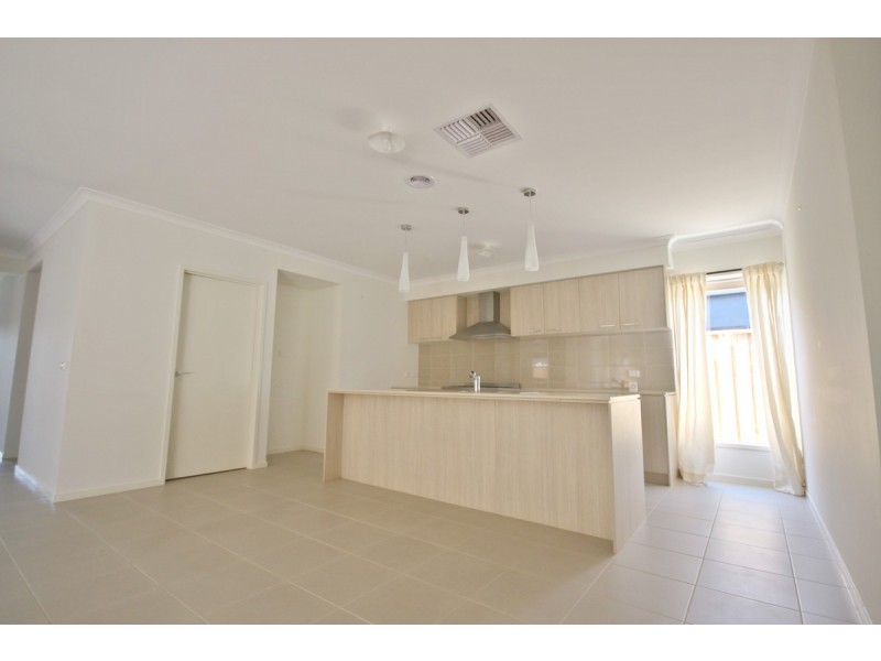 16 Degrave Street, Mickleham VIC 3064