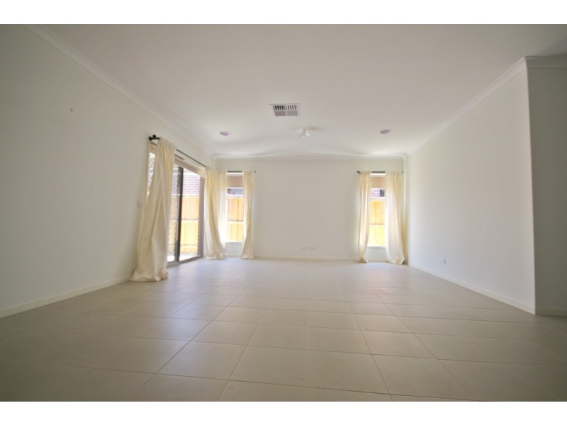 16 Degrave Street, Mickleham VIC 3064
