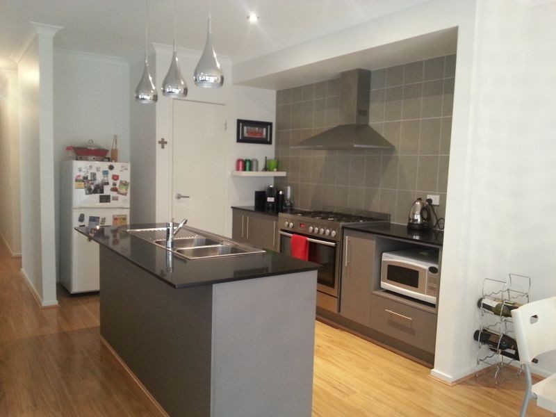 13 Woodgrove St, Craigieburn VIC 3064