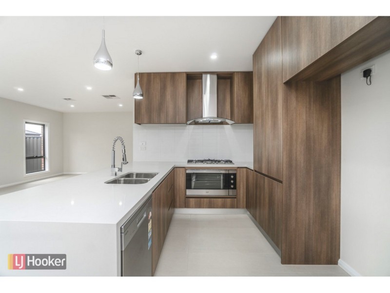 76 Gallantry Avenue, Craigieburn VIC 3064