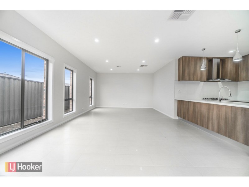 76 Gallantry Avenue, Craigieburn VIC 3064