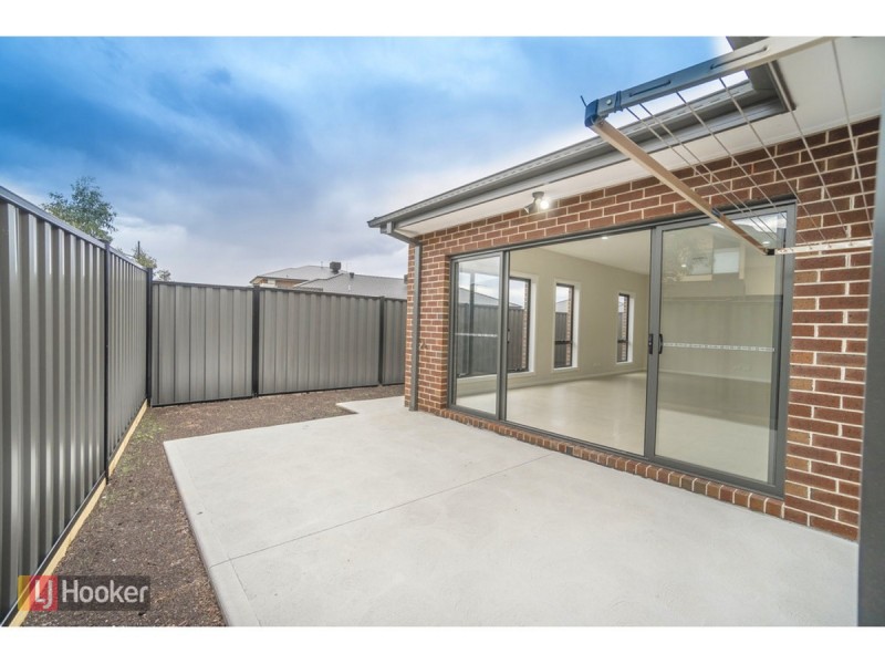76 Gallantry Avenue, Craigieburn VIC 3064