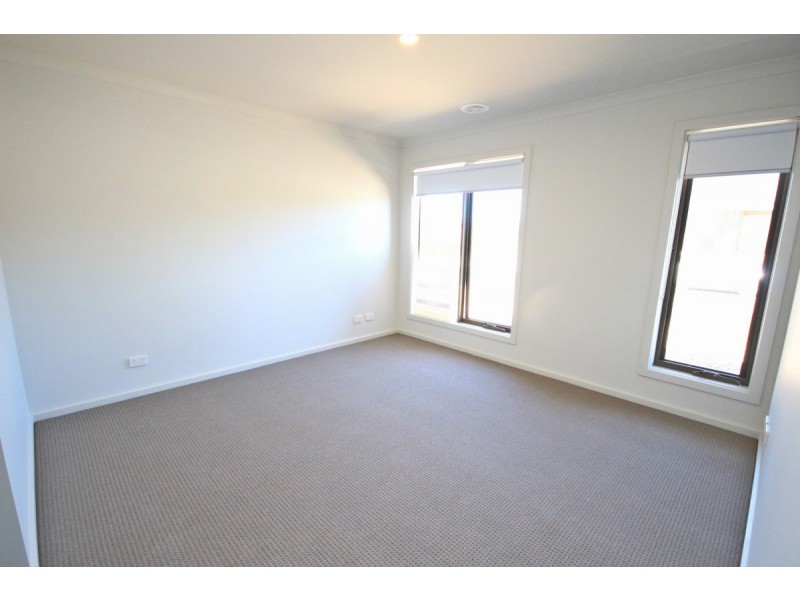 5 Bedgebury Street, Mickleham VIC 3064