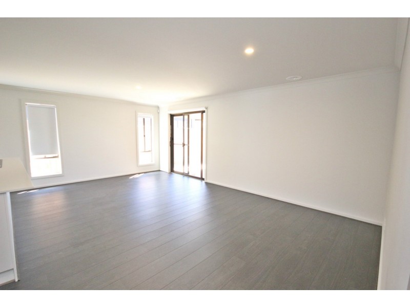 5 Bedgebury Street, Mickleham VIC 3064