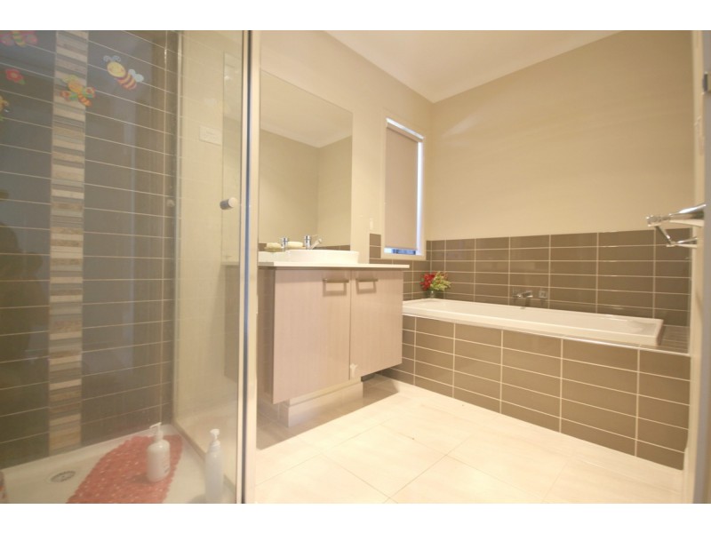 19 Furlong Street, Craigieburn VIC 3064