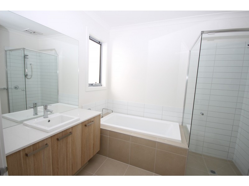 54 Bayano Way, Craigieburn VIC 3064