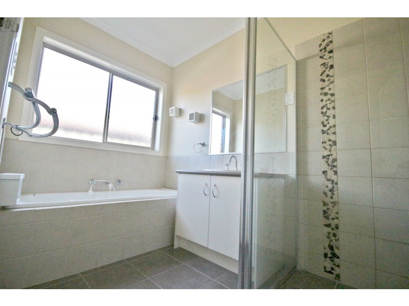 8 Ebony Circuit, Craigieburn VIC 3064