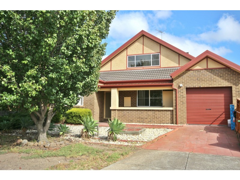 30 Garonne Circuit, Roxburgh Park VIC 3064