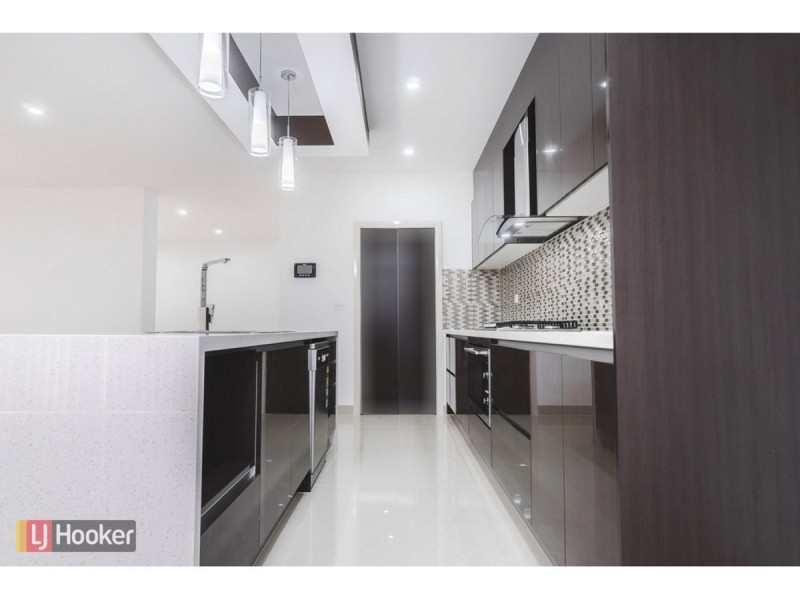 31 Quarter Street, Roxburgh Park VIC 3064