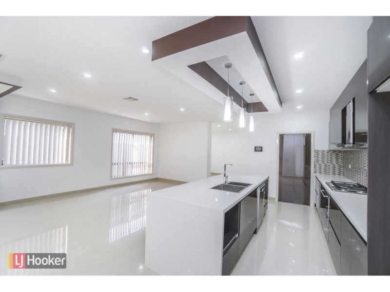 31 Quarter Street, Roxburgh Park VIC 3064