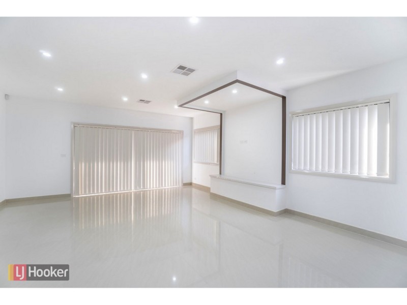 31 Quarter Street, Roxburgh Park VIC 3064