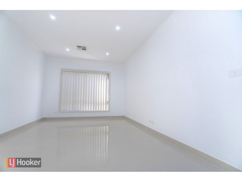 31 Quarter Street, Roxburgh Park VIC 3064