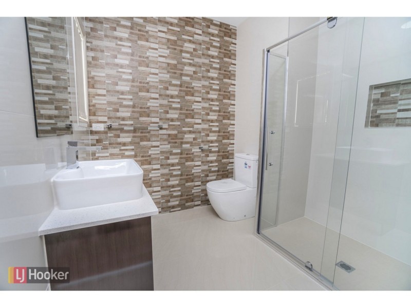 31 Quarter Street, Roxburgh Park VIC 3064