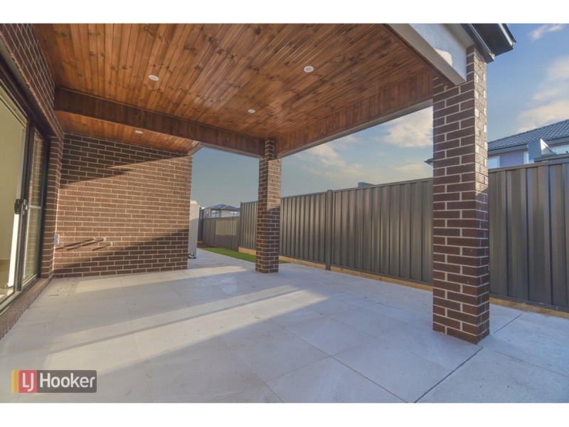 31 Quarter Street, Roxburgh Park VIC 3064