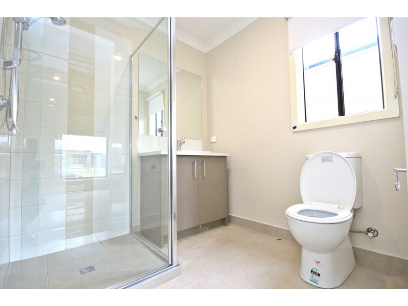 70 Streamside Drive, Craigieburn VIC 3064