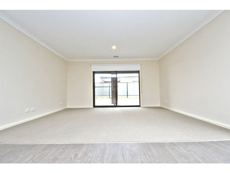 70 Streamside Drive, Craigieburn VIC 3064