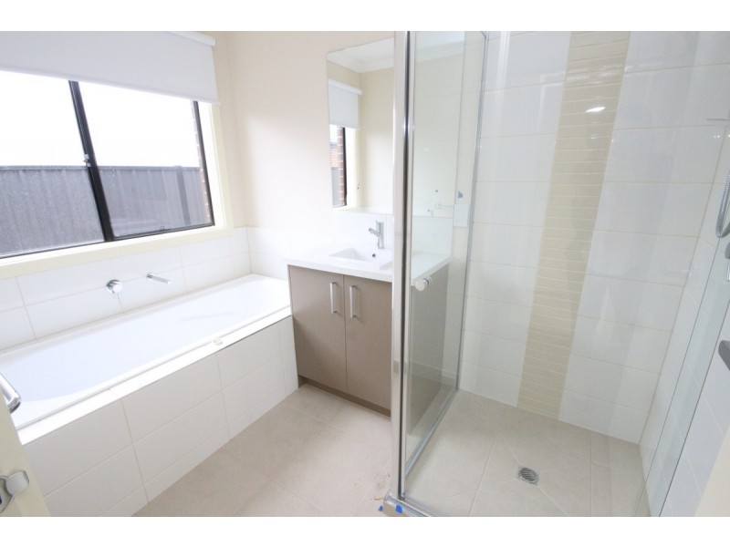 70 Streamside Drive, Craigieburn VIC 3064