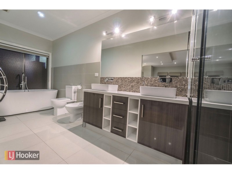 2 Humber Street, Craigieburn VIC 3064