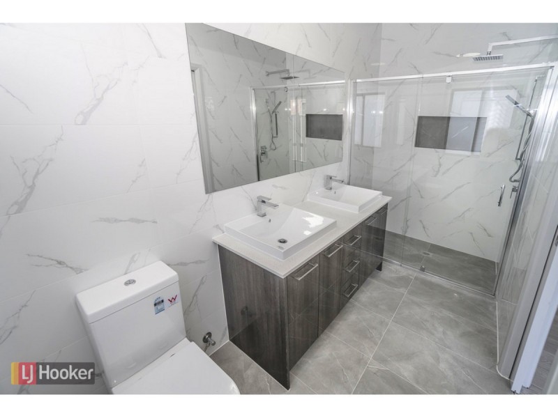 32 Quarter Street, Roxburgh Park VIC 3064