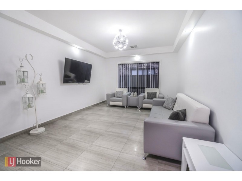 9 Recreation Street, Roxburgh Park VIC 3064