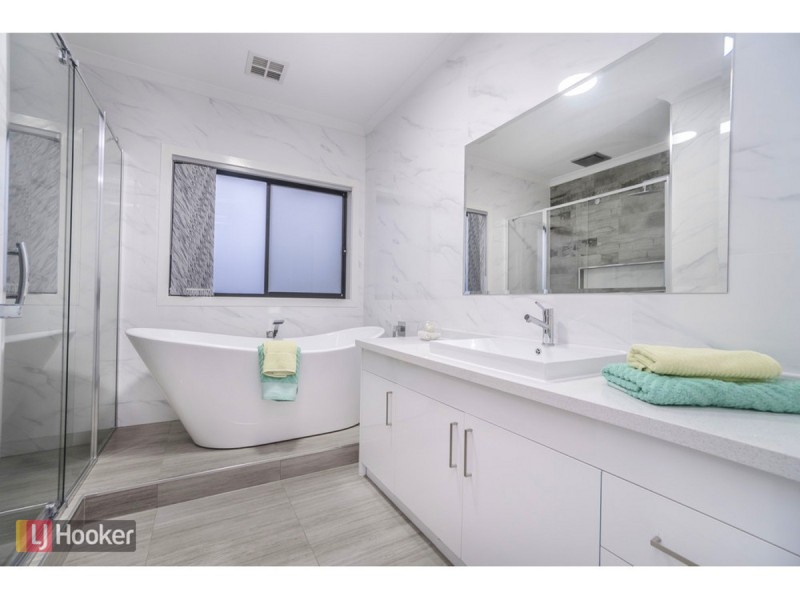 9 Recreation Street, Roxburgh Park VIC 3064