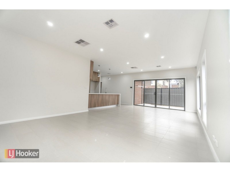76 Gallantry Avenue, Craigieburn VIC 3064