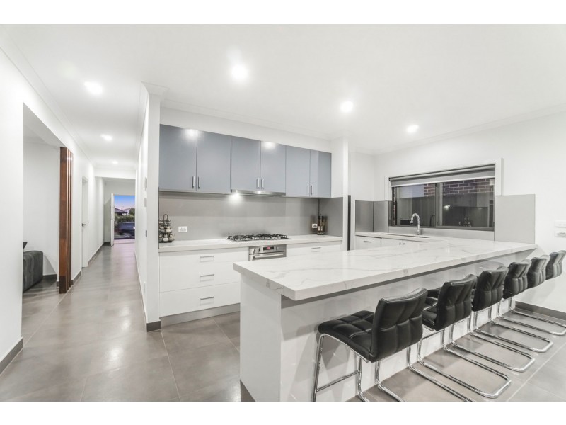 14 Bridgehaven Drive, Craigieburn VIC 3064