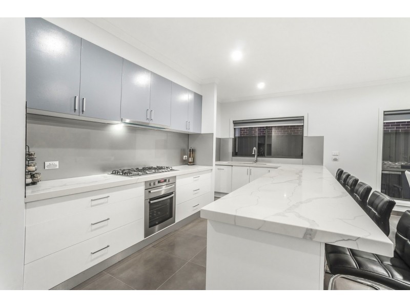 14 Bridgehaven Drive, Craigieburn VIC 3064