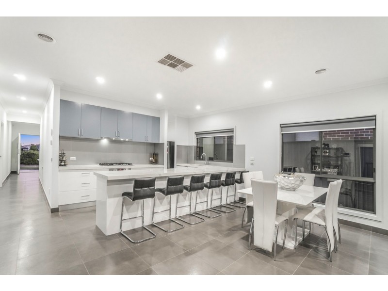 14 Bridgehaven Drive, Craigieburn VIC 3064