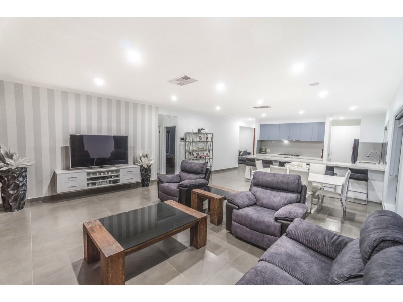 14 Bridgehaven Drive, Craigieburn VIC 3064